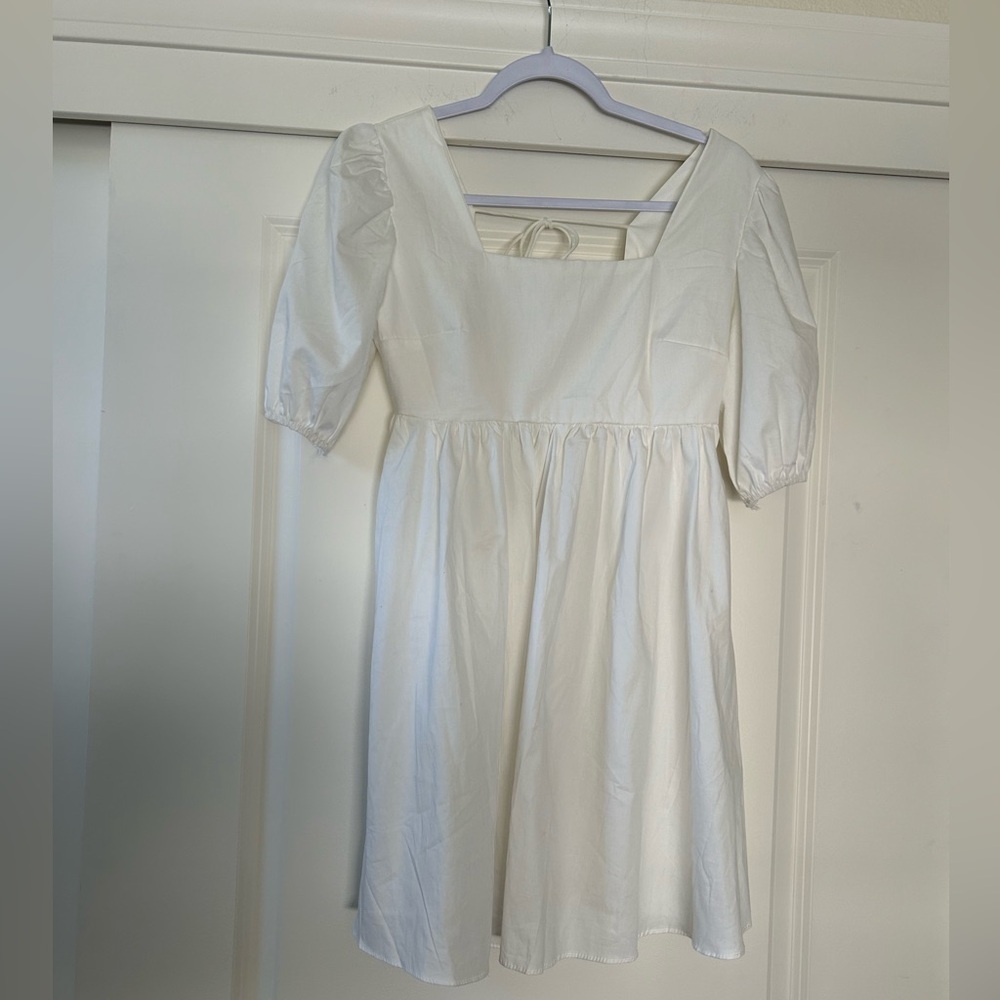 NWOT White Open-Back Dress Size M - Picture 4 of 6